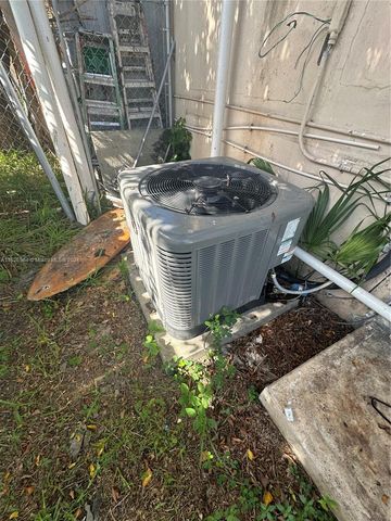 1619 Moffett St, Hollywood, FL 33020