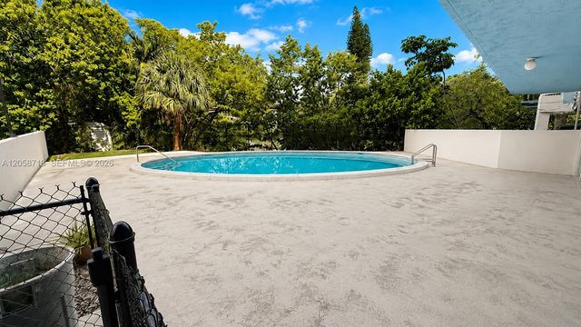 12590 NE 16th Ave 605, North Miami, FL 33161