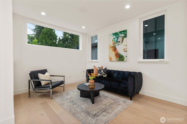 12032 Hiram Place NE, Seattle, WA 98125