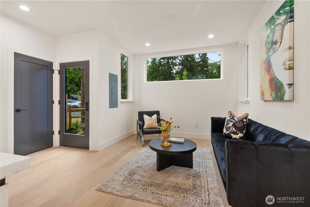 12032 Hiram Place NE, Seattle, WA 98125