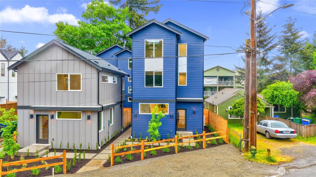 12032 Hiram Place NE, Seattle, WA 98125