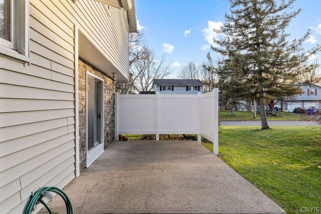 12 Kiwi Path, Clay, NY 13090