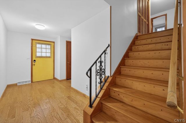 12 Kiwi Path, Clay, NY 13090