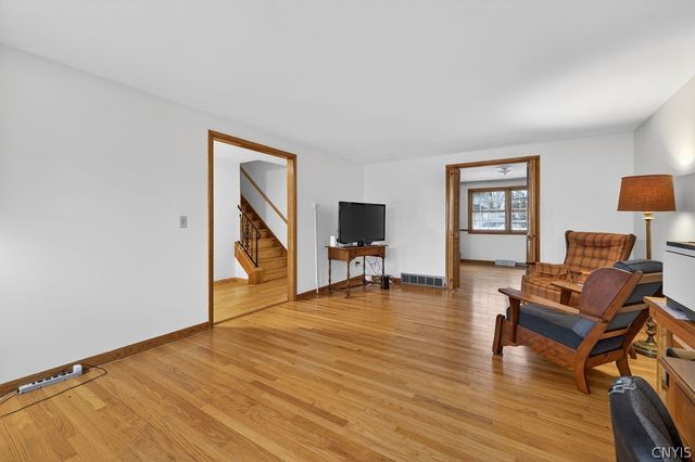 12 Kiwi Path, Clay, NY 13090
