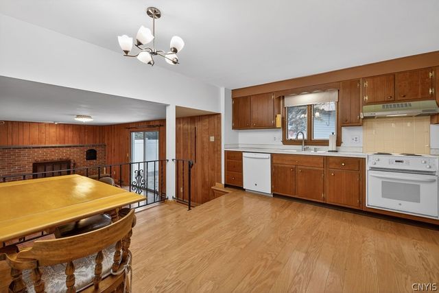 12 Kiwi Path, Clay, NY 13090