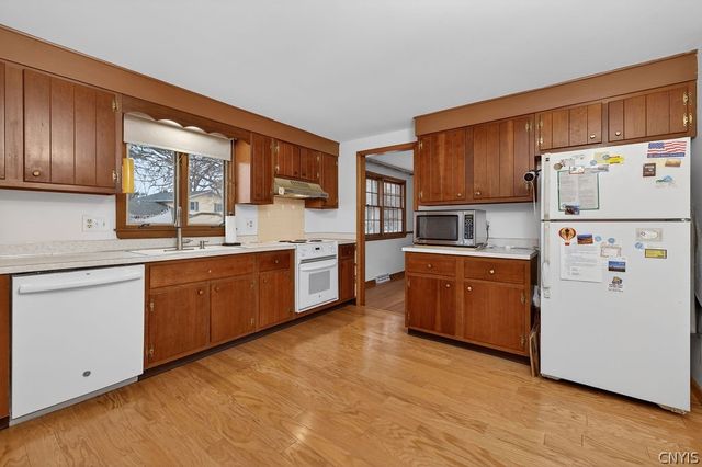 12 Kiwi Path, Clay, NY 13090