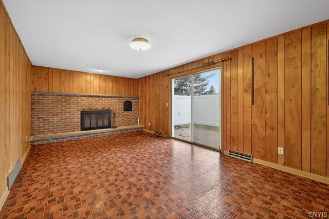 12 Kiwi Path, Clay, NY 13090