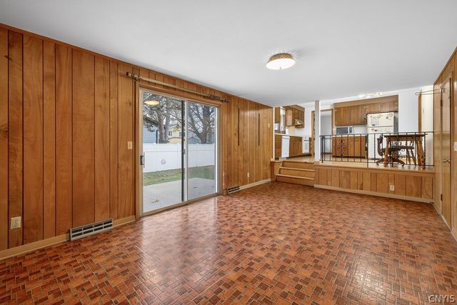 12 Kiwi Path, Clay, NY 13090