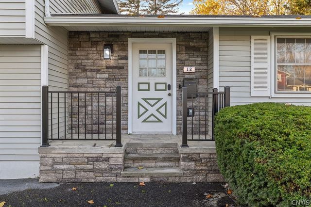12 Kiwi Path, Clay, NY 13090