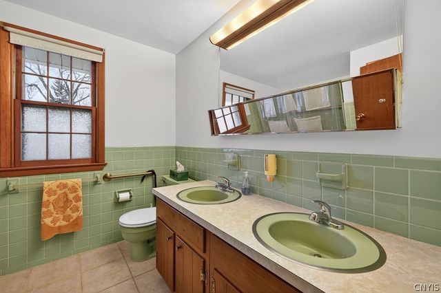 12 Kiwi Path, Clay, NY 13090