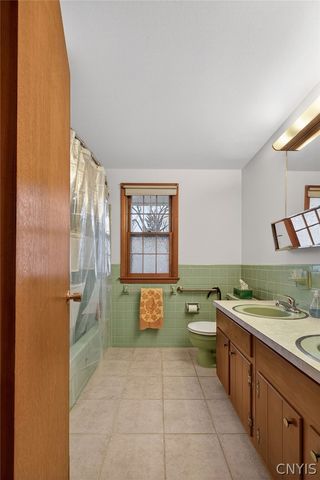 12 Kiwi Path, Clay, NY 13090