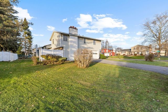 12 Kiwi Path, Clay, NY 13090