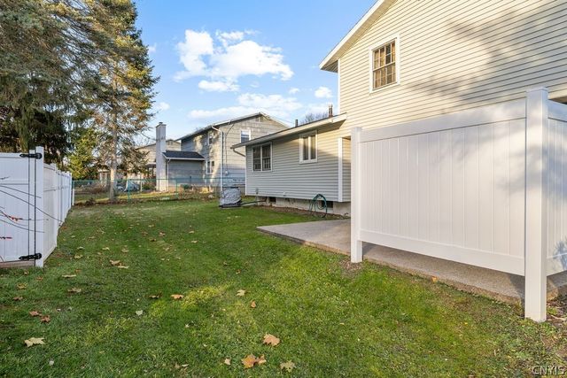 12 Kiwi Path, Clay, NY 13090