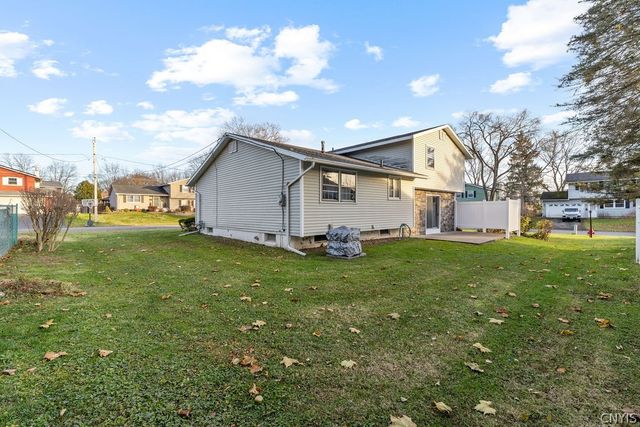 12 Kiwi Path, Clay, NY 13090