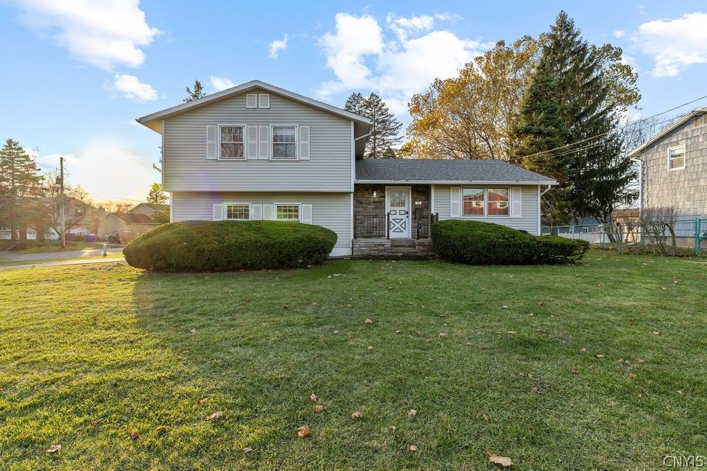 12 Kiwi Path, Clay, NY 13090
