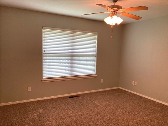 2 Bacton Lane, Bella Vista, AR 72714