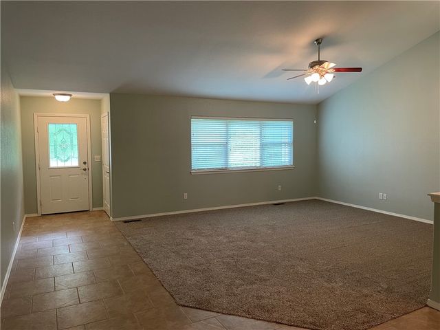 2 Bacton Lane, Bella Vista, AR 72714