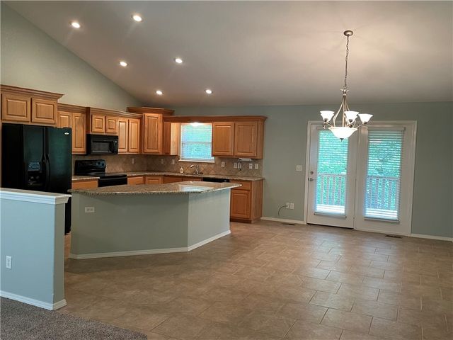 2 Bacton Lane, Bella Vista, AR 72714