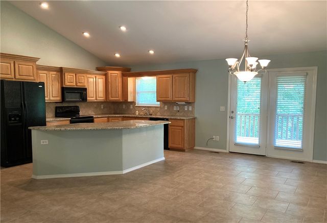 2 Bacton Lane, Bella Vista, AR 72714