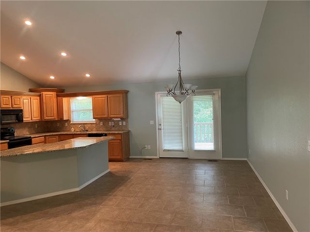 2 Bacton Lane, Bella Vista, AR 72714