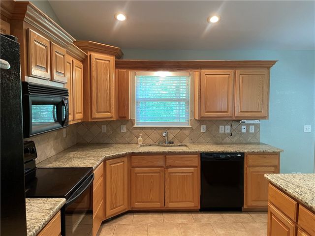 2 Bacton Lane, Bella Vista, AR 72714