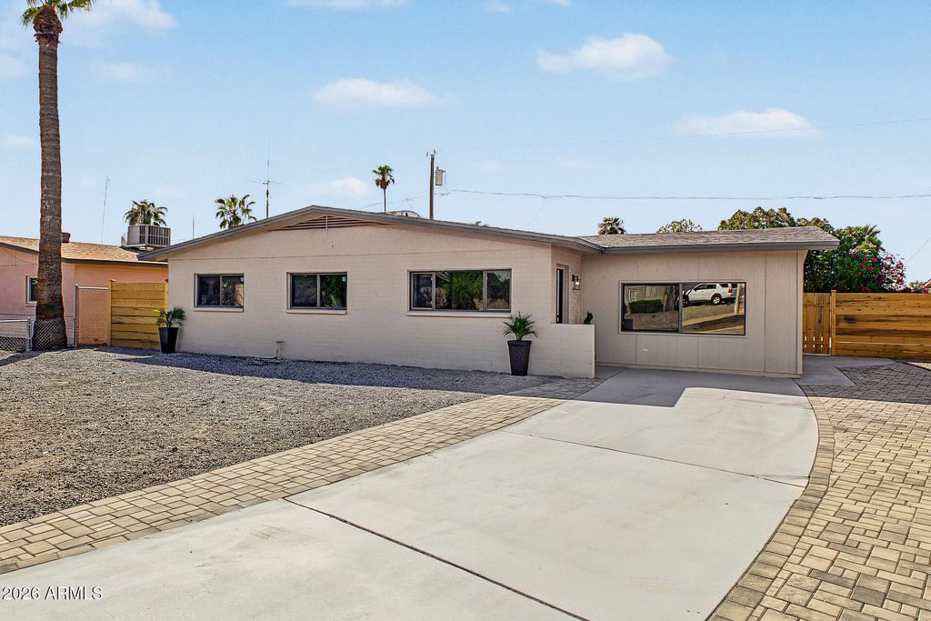 3230 W CORTEZ Avenue, Phoenix, AZ 85029 — photo 4