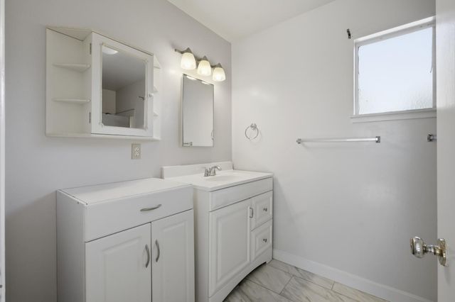 614 Wales Dr, Folsom, CA 95630