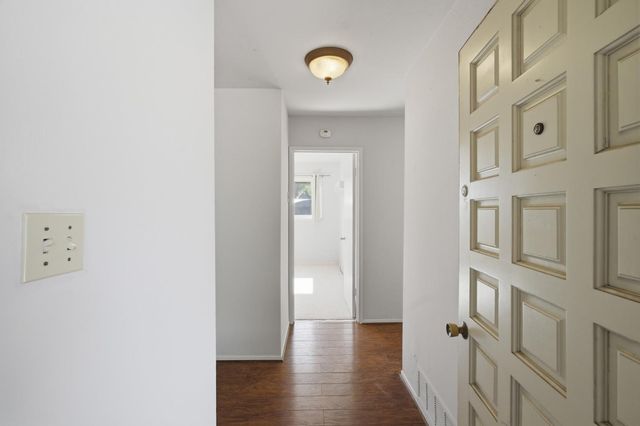 614 Wales Dr, Folsom, CA 95630