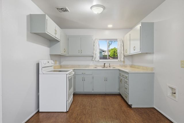 614 Wales Dr, Folsom, CA 95630