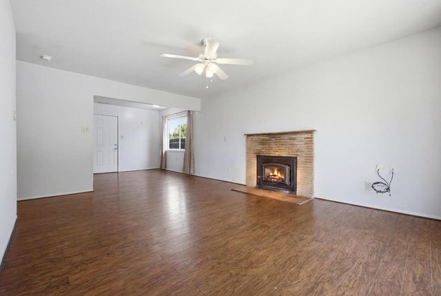 614 Wales Dr, Folsom, CA 95630