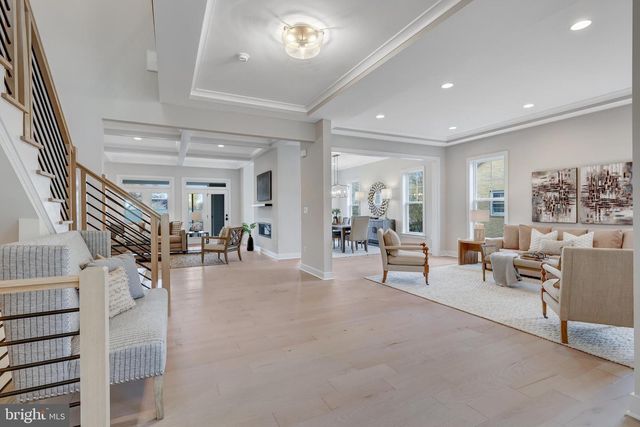 903 HILLCREST DR SW, Vienna, VA 22180