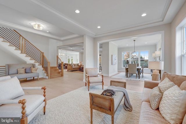 903 HILLCREST DR SW, Vienna, VA 22180