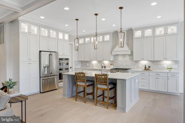 903 HILLCREST DR SW, Vienna, VA 22180