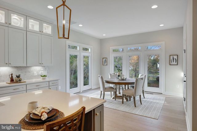 903 HILLCREST DR SW, Vienna, VA 22180