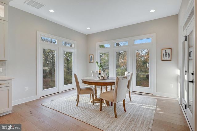 903 HILLCREST DR SW, Vienna, VA 22180