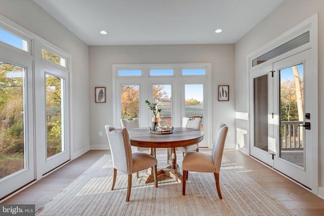 903 HILLCREST DR SW, Vienna, VA 22180