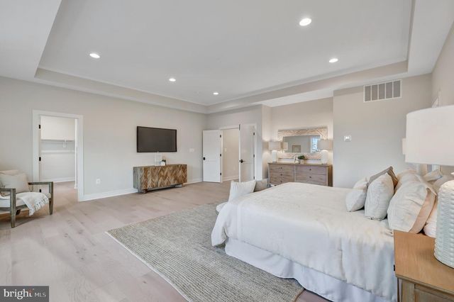 903 HILLCREST DR SW, Vienna, VA 22180