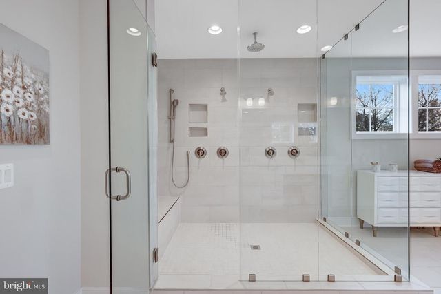 903 HILLCREST DR SW, Vienna, VA 22180