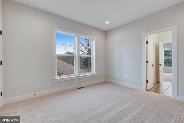 903 HILLCREST DR SW, Vienna, VA 22180