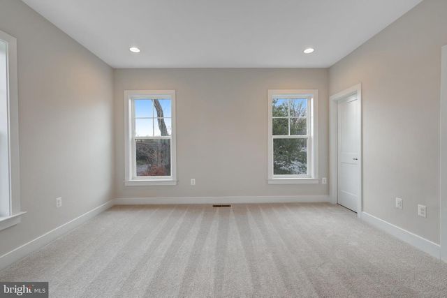 903 HILLCREST DR SW, Vienna, VA 22180