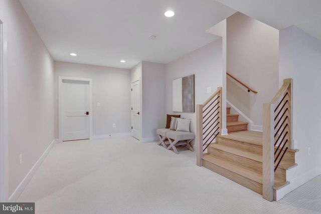 903 HILLCREST DR SW, Vienna, VA 22180