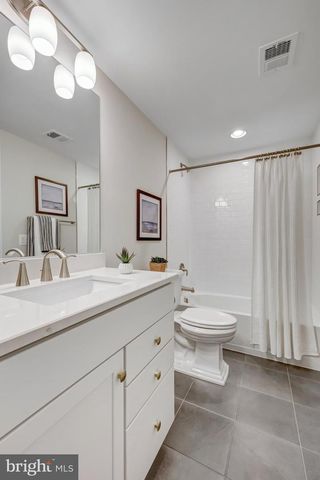 903 HILLCREST DR SW, Vienna, VA 22180