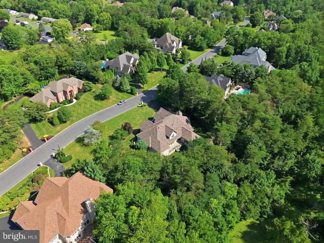 1945 MONTEREY DR, Mechanicsburg, PA 17050