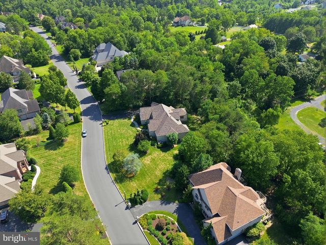 1945 MONTEREY DR, Mechanicsburg, PA 17050
