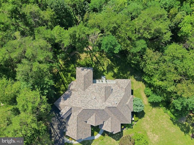 1945 MONTEREY DR, Mechanicsburg, PA 17050