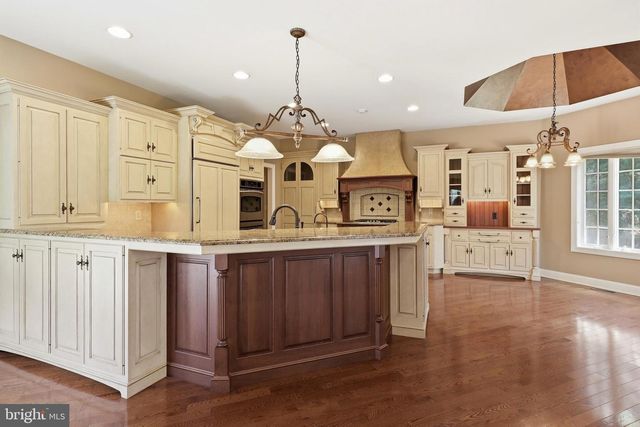 1945 MONTEREY DR, Mechanicsburg, PA 17050
