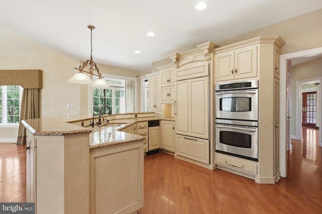1945 MONTEREY DR, Mechanicsburg, PA 17050
