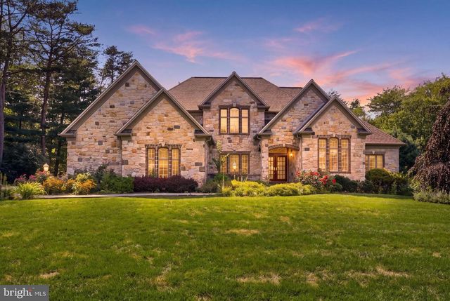 1945 MONTEREY DR, Mechanicsburg, PA 17050