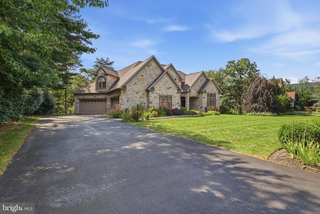 1945 MONTEREY DR, Mechanicsburg, PA 17050