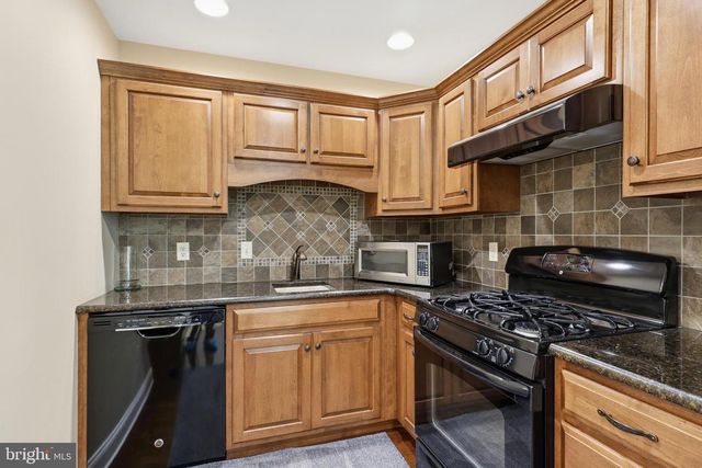 1945 MONTEREY DR, Mechanicsburg, PA 17050